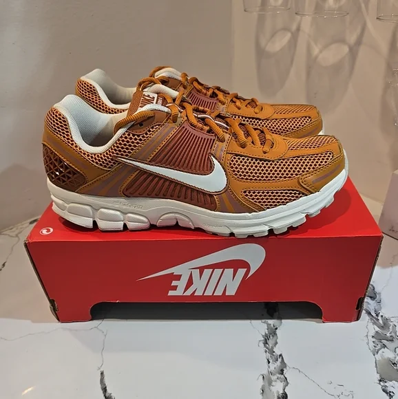 Nike Air Zoom Vomero 5 Monarch Men's Size 12 New With Box *No Lid On Box - Picture 6 of 8